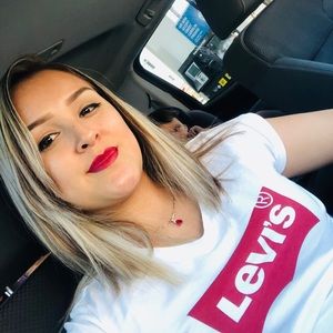 Meet your Posher, Violeta